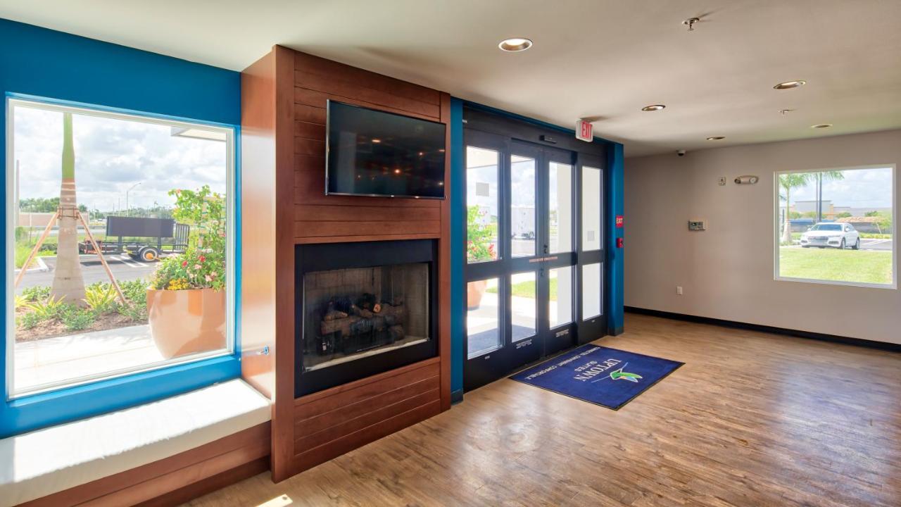 Uptown Suites Extended Stay Tampa Fl - Riverview Ривървю Екстериор снимка